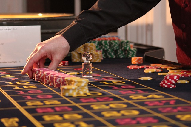 Comment joue le croupier au Black-jack ?